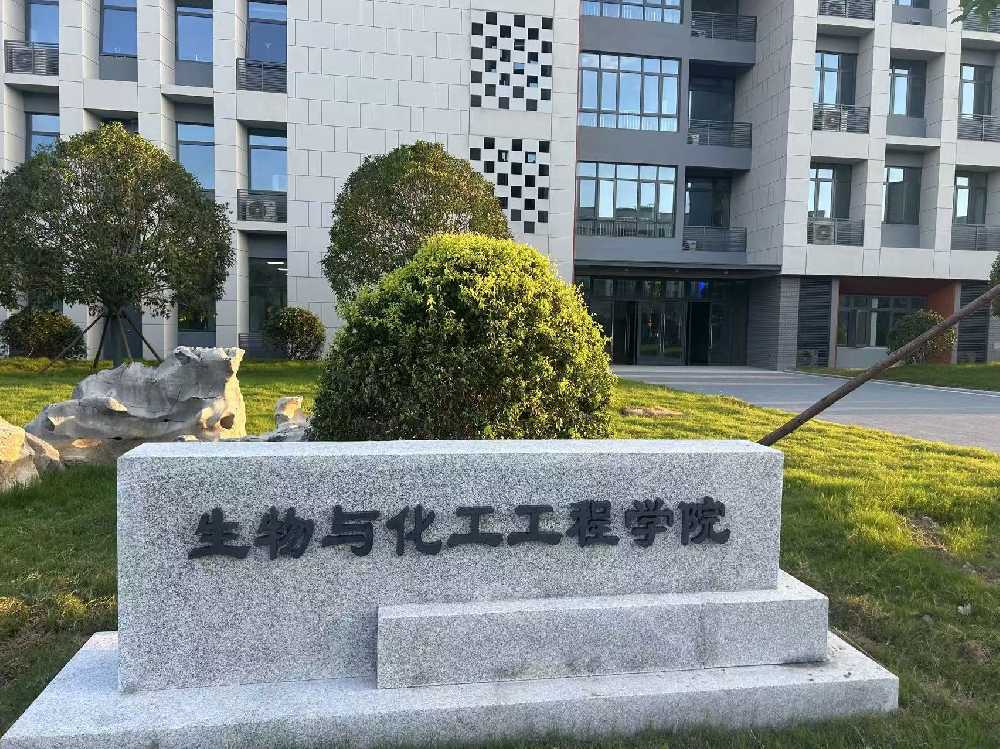 修武县扬州职业大学体育场高杆灯项目